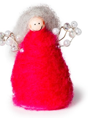 Iloisen villaenkelin siivissä hohtavat helmet.