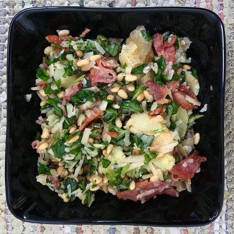 Varhaisperunoista syntyy makoisin salaatti, mutta onnistuu ihan normipotuistakin.