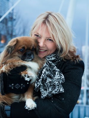 Tiibetinspanieli Oliver on hyvää seuraa. "Lemmikin silittely parantaa oloani aina."