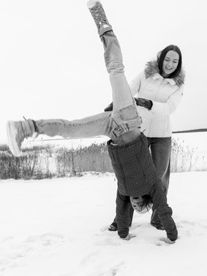 Ida Roposen mielestä hiihtäjääiti Riitta-Liisa voisi jo vähän hidastaa. ”En ymmärrä, mistä puusta äiti on veistetty. Hän treenaa edelleen kuin ammattilainen, vaikka on virallisesti lopettanut uransa", Ida sanoo.