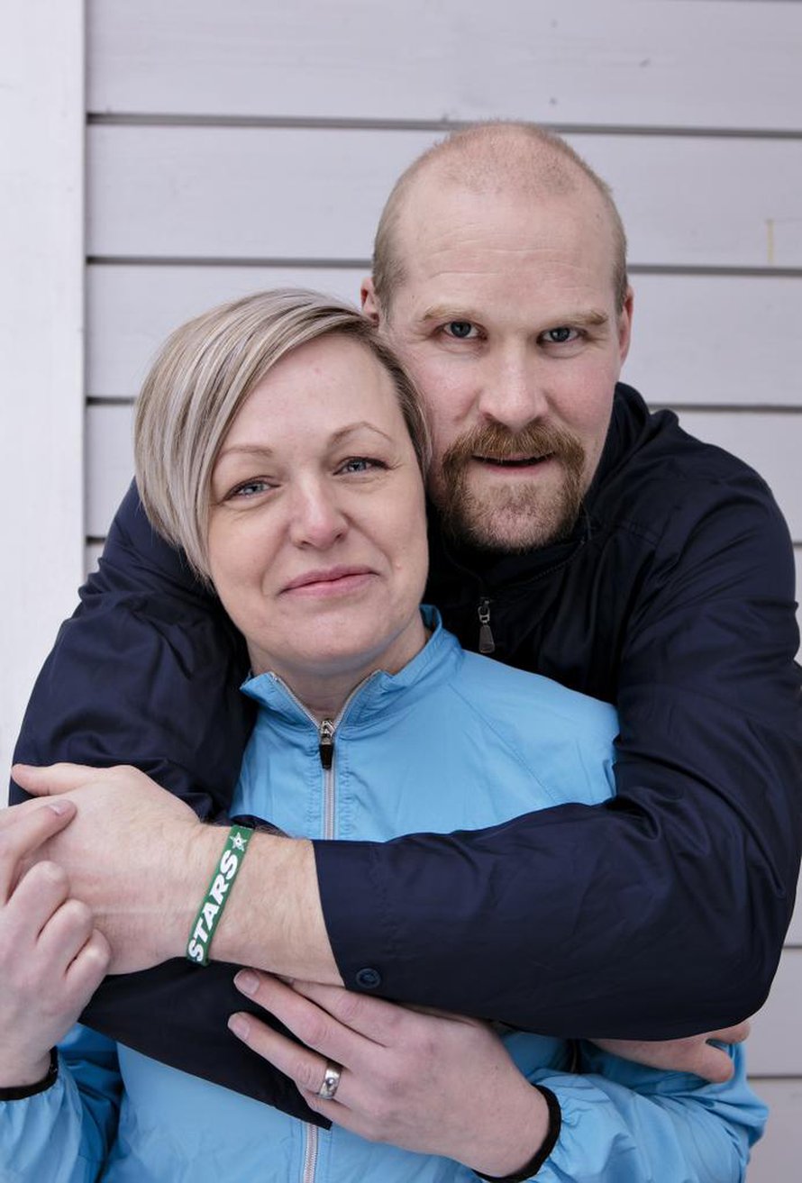 Sami Helenius pyörittää Stina-vaimonsa kanssa seitsenhenkistä uusperhettä.