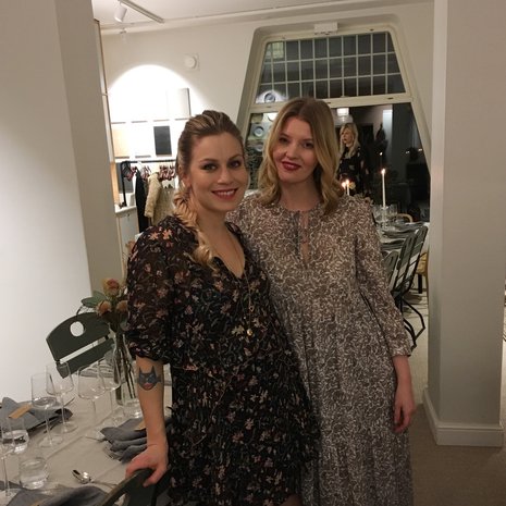 Meri-Tuuli Väntsi ja Pipsa Hurmerinta lupaavat tuoda ruokaohjelmaansa paljon värejä ja tarjota ohjeita arkiruokiin.