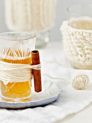 Lämmittävä juoma maistuu niillekin, jotka eivät punaviini- tai marjamehupohjaisista glögeistä välitä.