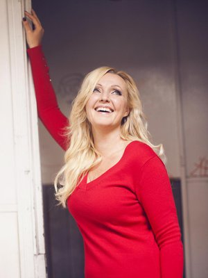 Mari Perankoski nähdään Aikuisen naisen joulukalenterissa Yle TV1:ssä jouluaattoon asti.