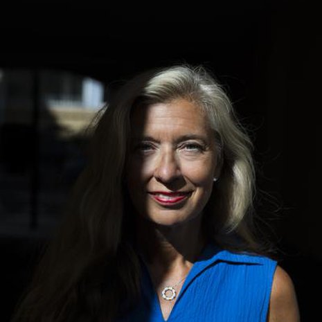 ”Isäni sanoi aina, että isän tärkein tehtävä on hemmotella tyttärensä niin piloille, ettei hän ota huonoa miestä. Vaikka Juhanin kanssa oli ongelmia, hän oli kuitenkin hyvä mies”, Clarisse Berggårdh sanoo. 