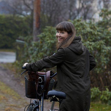 ”Jos lapsi joutuu erotilanteessa valitsemaan vanhempiensa välillä, päätös on hänelle yleensä raskas ja ristiriitainen”, Julia Korkman sanoo.