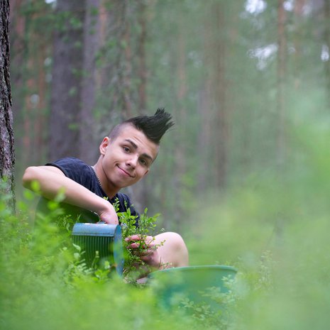 Saarijärveläinen Oscar Taipale unelmoi ostavansa mustikkarahoilla pienen tontin omaa kesäpaikkaa varten.