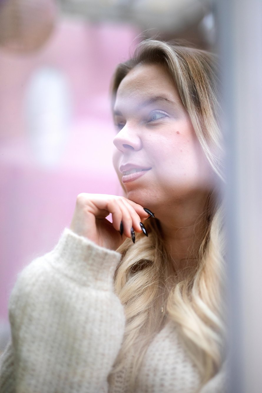 Vaikeista teinivuosista huolimatta Iina, 34, ei ole halunnut katkeroitua vaan keskittyä hyviin asioihin.  ”En voi vaikuttaa kaikkeen.”