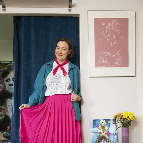 Britney Spears -paita on Onervalle hyvän fiiliksen erikoisvaate. Se on hänen ystävänsä Essi Niemisen piirtämä. Uffilta eurolla hankitulle takille on ollut paljon käyttöä.