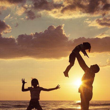 Matkoilla odottaa aivan uusi maailma ja sen uudet elämykset. Joskus myös ongelmat, joita pitää yhdessä ratkoa.