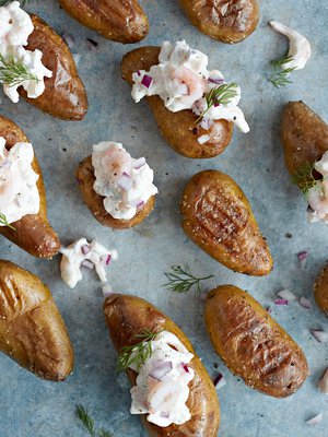 Pienet potut saavat parikseen piparjuurituorejuustoa ja katkarapuja.