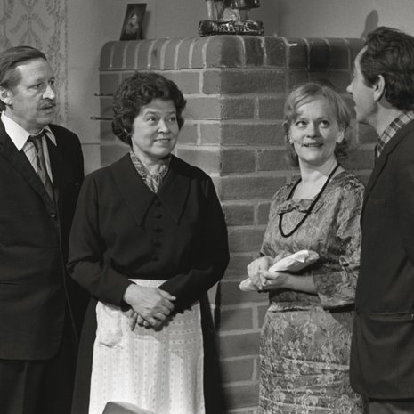 Rintamäkeläisissä näyttelivät Veijo Pasanen, Sirkka Lehto, Eila Roine ja Antti Haljala, mutta millä instrumentilla soitettiin sarjan huikea tunnussävel?