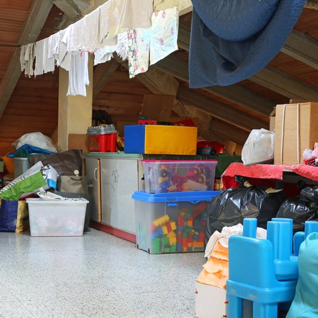 Tavarat aiheuttavat kinaa, koska niihin liittyy paljon tunnearvoa. ”Missä tunne, siellä ristiriita”, sanoo psykologi ja psykoanalyytikko Anna Collander.