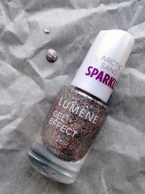 Lumene Gel Effect Arctic Sand Sparkle -kynsilakka, väri 38 Silver Sand. 5,90 euroa. 