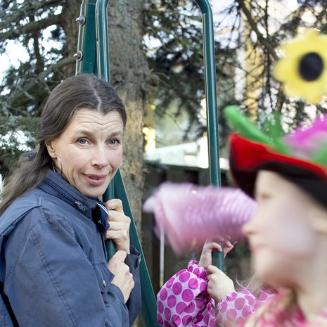 Välillä Katariina Vuori toivoo, että voisi pakata lapset purjeveneeseen ja lähteä huitsin kuuseen. ”En kuitenkaan kadehdi ketään. Tykkään amerikkalaisesta ajatuksesta, että jokainen voi itse luoda elämäänsä.”
