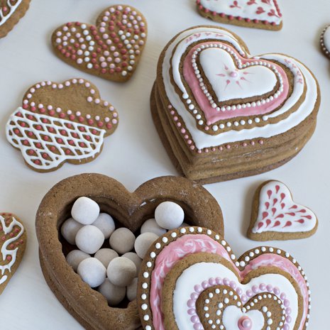 Piparirasioiden teosta on tullut Salla Kinnusen rakas jouluperinne.