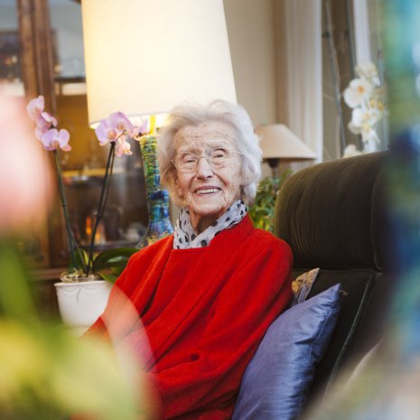 ”Äiti opetti aikoinaan, että ystävyys on arvokasta eikä pienestä pidä riitaantua”, kertoo Helvi Frick.