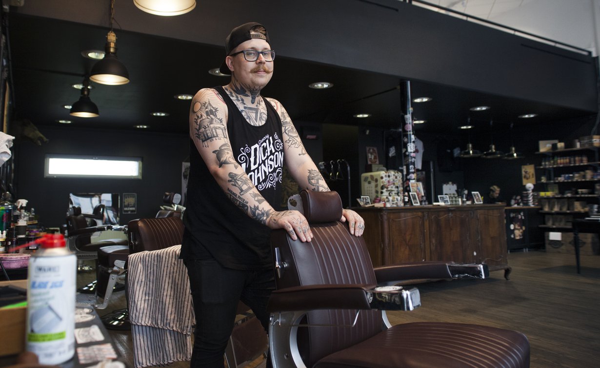 Parturi Jan-Magnus Kuisma on oppinut, että jokaisella ihmisellä on oma, ainutlaatuinen tarinansa. "Se vetää aika nöyräksi."