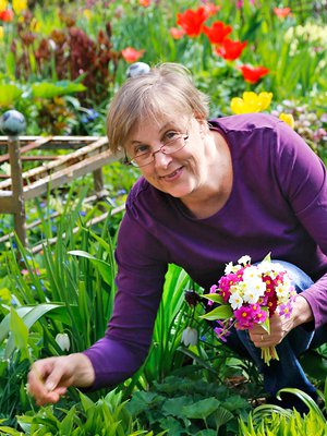 Helsinkiläisessä puutarhassa kukkii harvinaisia kasveja.