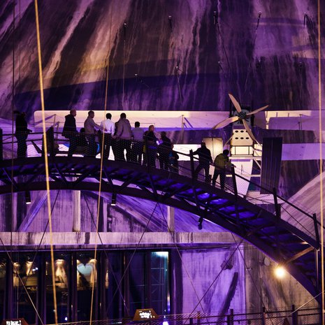 Tallinnan lentosataman näyttelyhalli on vaikuttava näky.