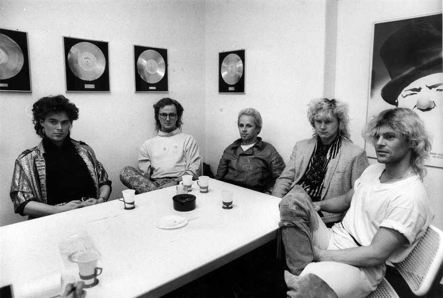 Bogart Co. ja sen nokkamies Ressu (oik.) olivat permisotsatukkamuodin huipulla vuonna 1985. Kuva: <span class="photographer">Sanoma Arkisto / Sakari Viika</span>
