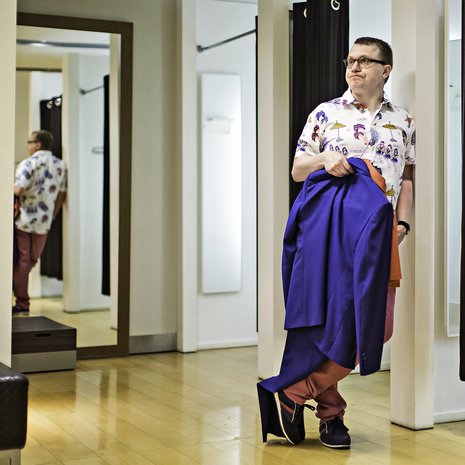 Myymäläetsivä Antto Terraksen huomio terästyy, jos joku ottaa sovituskoppiin vaatteita umpimähkään edes kokoa katsomatta.