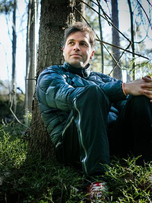 Kimmo Ohtonen, 35, asuu Helsingissä avovaimonsa ja koiransa kanssa. Hän ei ole koskaan eksynyt metsässä. "Elämässä olen kyllä ottanut harha-askelia."