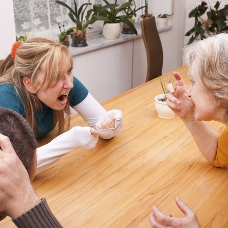 Aikuisesta tulee teini, kun hän menee vanhempiensa luo