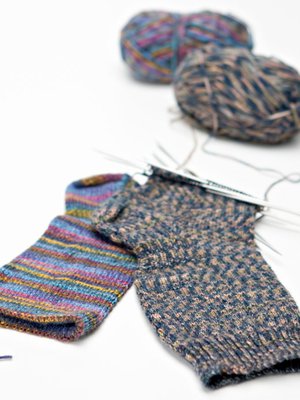 Silmukoiden määrä villasukkiin voi aiheuttaa harmaita hiuksia. Sopiva määrä riippuu langasta, katso yleisimpien lankojen määrät.