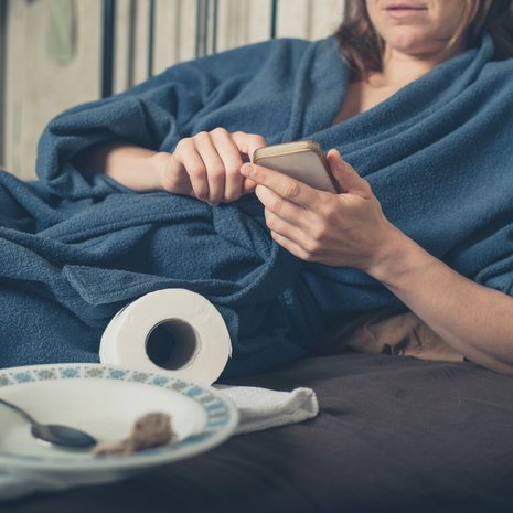 Ethän tee etenkään flunssakaudella klassista mokaa: peset kyllä kädet, mutta tartut sitten ihan likaiseen kännykkään?