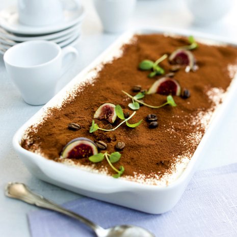 Tirami sù on italiaa ja suomeksi ”kohota minut” eli piristä minua. Nimi viittaa mausteena käytetyn espresson vaikutukseen.