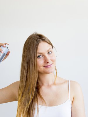 Parhaimmillaan kuivasampoo kohottaa hiuksia ja tekee niistä raikkaan tuntuiset.