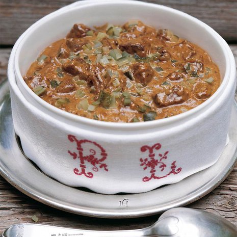 Mitä kauemmin pata muhii uunissa sitä herkullisempi on lopputulos.