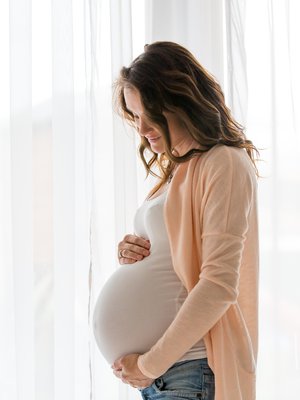 Vauvan odottaminen näkyy myös hiuksissa.