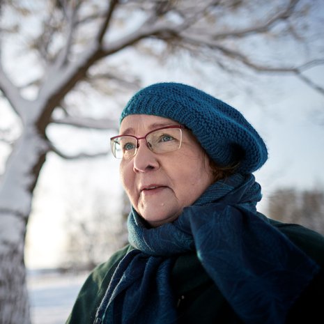 Laulaja Liisa Tavista tuntuu nyt hyvältä kuulostella, miltä vanhat laulut tänä päivänä tuntuvat. ”Nostalgisuus ei tarkoita pysähtymistä. Se voi olla myös puhdistavaa.”