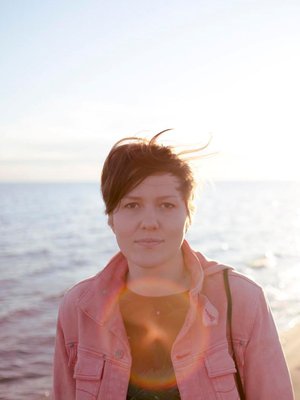 Vuoden kuluessa Liisa alkoi viihtyä ulkona yhä paremmin. Jos hän oli nukkunut huonosti kotona, hän saattoi suunnata seuraavaksi yöksi ulos. Siellä uni tuli yleensä hyvin.