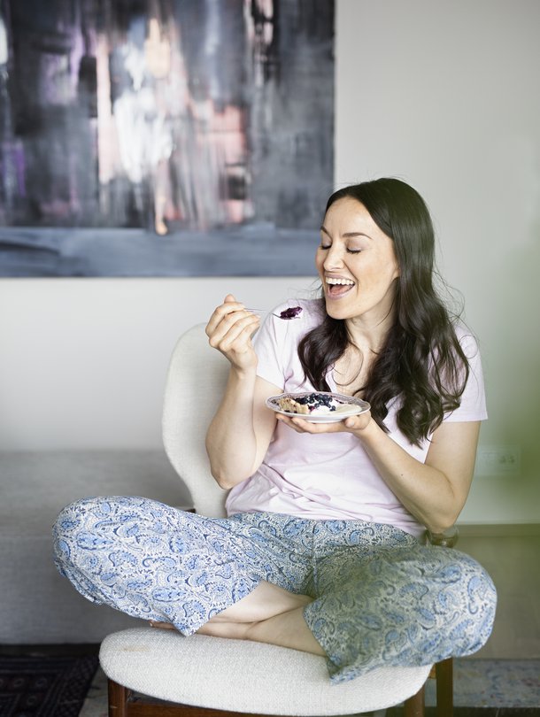 ”Gluteeniton leivonta voi olla vaikeaa, jos haluaa leipoa esimerkiksi kuohkeita pullia, mutta tämän piirakan murotaikinapohja onnistuu aina”, Jasmin Hamid lupaa.