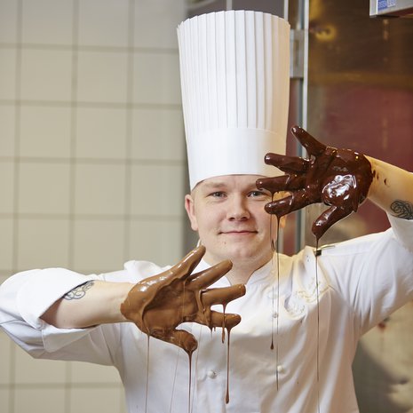 Kondiittorimestari Eero Paulamäki, 31, asuu Vantaalla. Hän saa voimaa rap-musiikista ja kirjoittaa myös omia sanoituksia.