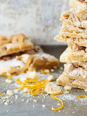 Keksit säilyvät hyvinä, vaikka tekisit ne jo pari päivää ennen kemuja (elleivät sitten mene parempiin suihin).