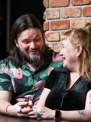 Parran lisäksi Minna pitää erityisesti Saulin kiltteydestä. ”Sauli ei ole mikään lässynlässynkiltti, vaan ennakkoluuloton ihminen, joka ajattelee muista pääsääntöisesti hyvää”, Minna sanoo.