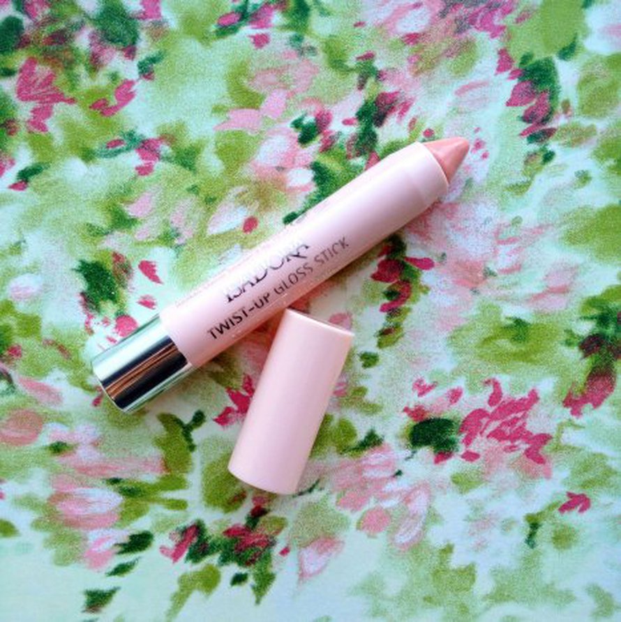 IsaDoran Twist-up Gloss Stick, 13,70 euroa. 10 sävyä, kuvassa Clear Nude.