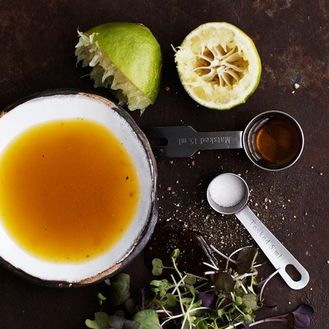 Älä unohda makeutta! Vinegretissä se taittaa happamuuden.