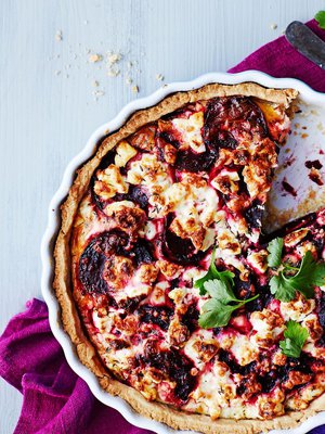 Jähmetä jääkaapissa ja muista esipaistaa – näin leivot täydellisen suolaisen piiraan.