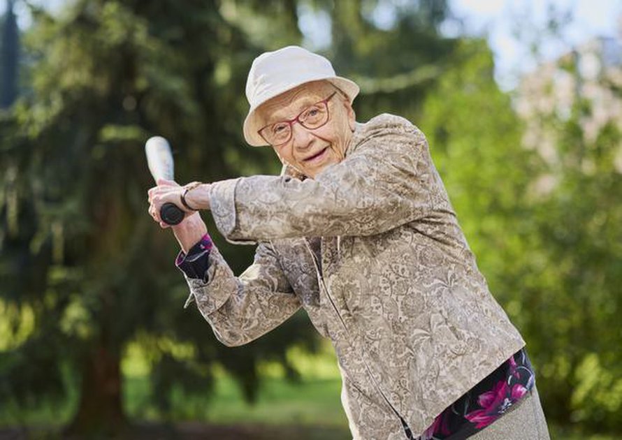 Kerttu Lehtikangas, 100, pelasi pesäpalloa jo opettajaseminaarissa 1940-luvulla.