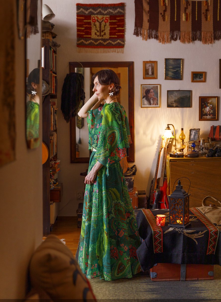 Kepeän harsomainen 1970-luvun mekko kuuluu Marikan kauneimpiin aarteisiin. 