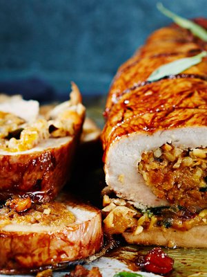 Kuivaa kinkkua ei kaipaa kukaan, kun tarjolla on mehevää possua.