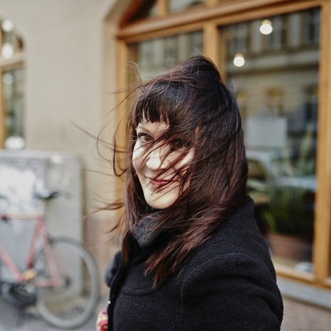 Näyttelijä ja laulaja Vuokko Hovatta asuu Helsingin keskustassa tyttärensä Hertan kanssa. 