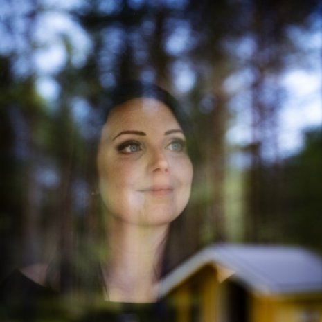 Tuija asui Metsäpirtin lastensuojeluyksikössä kuusi vuotta ja tunsi asuvansa kuin kotona. Muut nuoret olivat sisaruslauma, ja ohjaajat pitivät huolta.