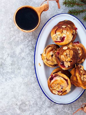 Pulla ja kahvi, lyömätön yhdistelmä myös ulkona.