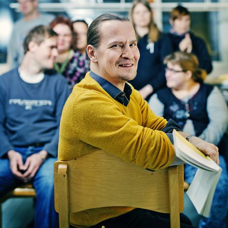 ”Teatterin tekeminen on parhaimmillaan puhdistava kokemus”, sanoo Kari Toiviainen, 45.